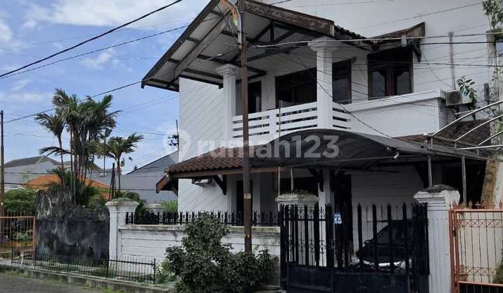 For Sale 2-Story Ready-to-Occupy House in Manyar Tirtoasri 1