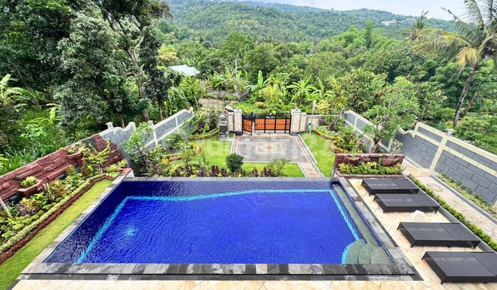 Brand-New Luxury Villa With Panoramic Hill Views