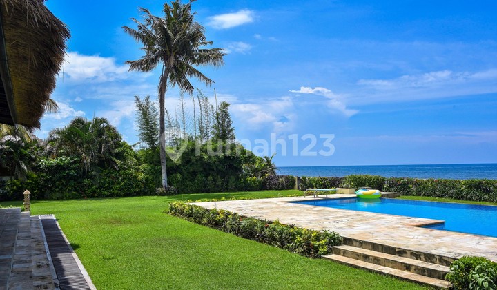 Beachfront Villa With Ocean Views In Lovina