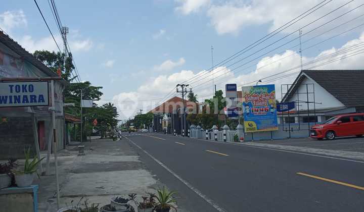 Land with SHM certificate, price around 300 million, suitable for residence and investment.