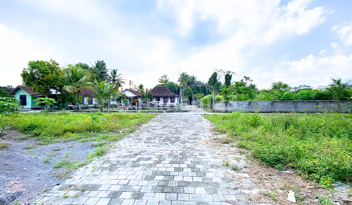 Siap AJB ! Tanah Pekarangan 10 Menit Kampus UII Jakal Siap AJB ! Tanah Pekarangan 10 Menit Kampus UII Jakal