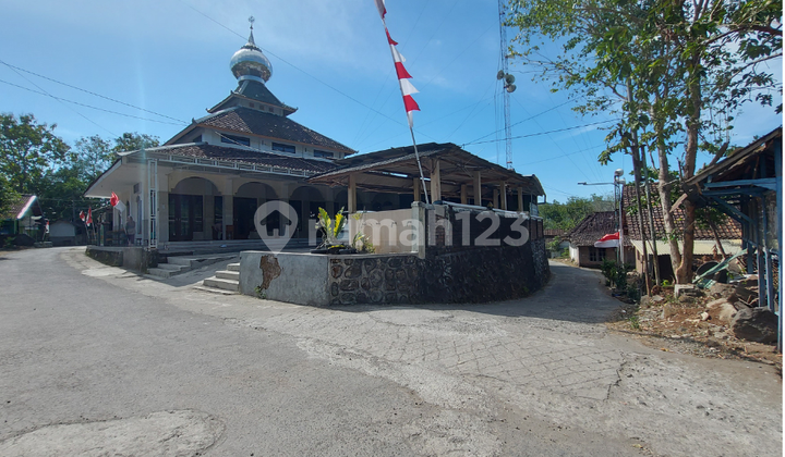 Freehold land in Wonolelo with a serene ambiance