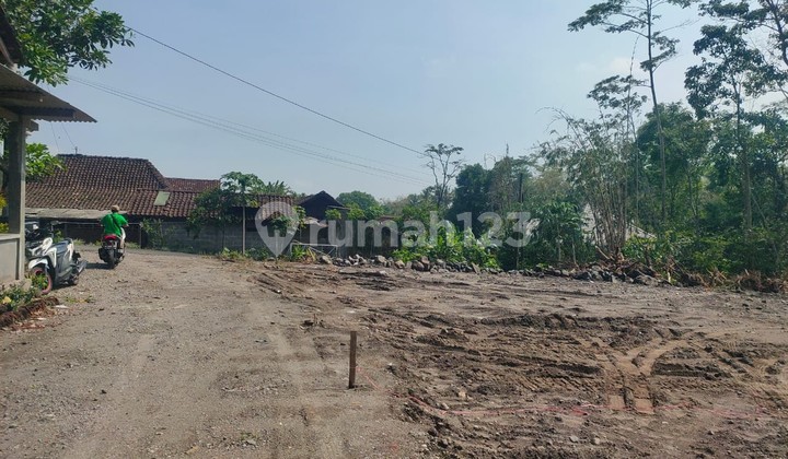 Shmp Green Irania Land, 5 Minutes to Kopi Klotok Jogja Shmp Green Irania Land, 5 Minutes to Kopi Klotok Jogja