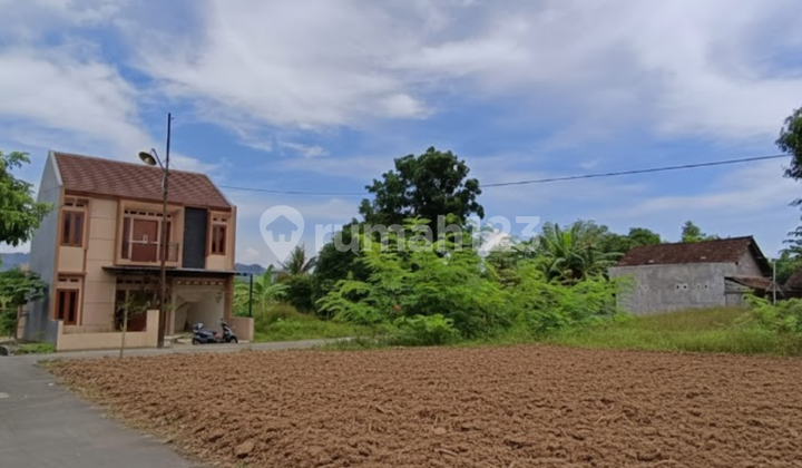 Prambanan Land Near Kalasan Toll Exit Suitable for Residence