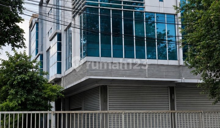 Rent a Strategic Corner Shop House 3 Floors in Rawamangun, East Jakarta 1