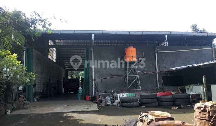 Warehouse / Showroom for Sale by the Roadside in Gadog, Ciawi, Bogor