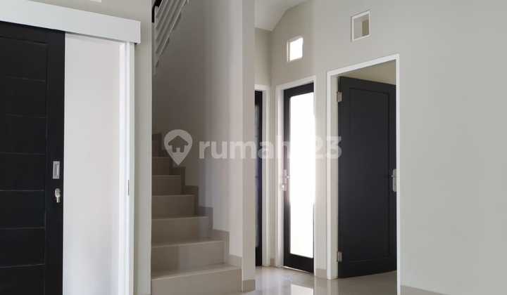 Modern Minimalist 2-Story House Near Lotte Mart & Solo Road 2