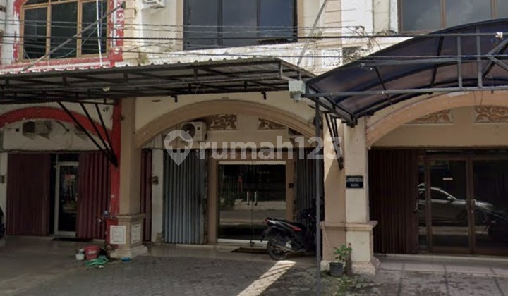 Premium Strategic 3-Storey House in Siliwangi 2