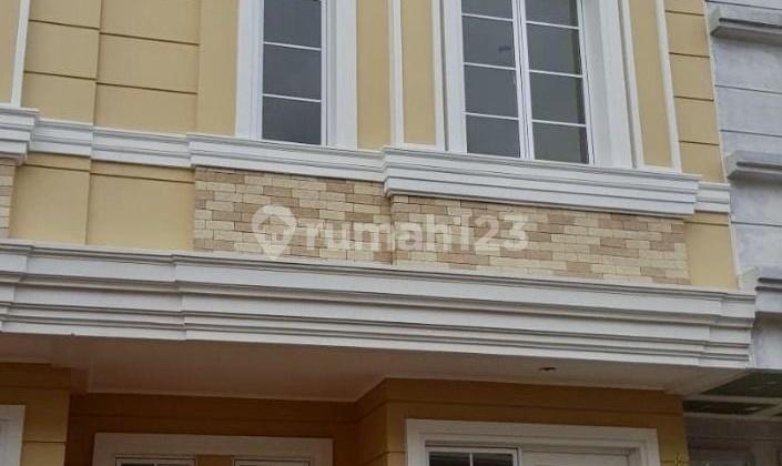 Nice House SHM Gading Serpong near University and Mall