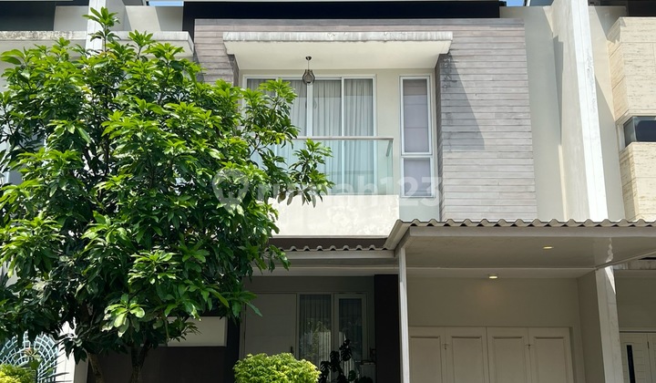 Vivaldi Symphonia House Total Renovation Near Gas Station and Restaurant Shophouses.