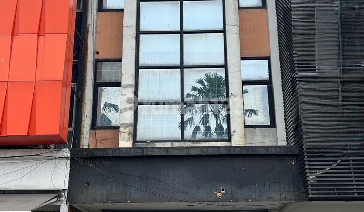 Ruko 1B Boulevard Utama Gading Serpong 3 Lantai Rapi Strategis Ruko 1B Boulevard Utama Gading Serpong 3 Lantai Rapi Strategis