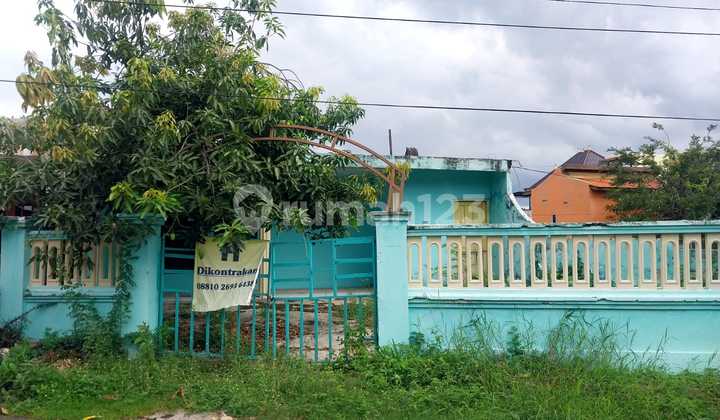House Near the City Center of Tuban, Karang Tuban Hill
