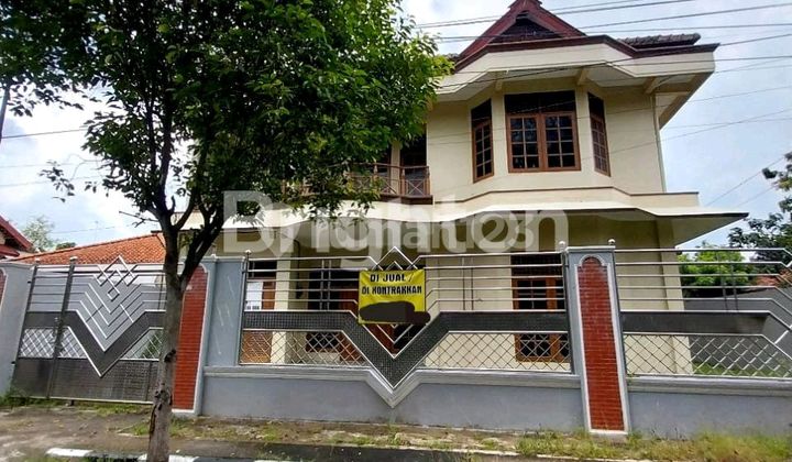2-Storey House, Close to City Center, Shopping Areas, and Sports Facilities/Gym 2-Storey House, Close to City Center, Shopping Areas, and Sports Facilities/Gym