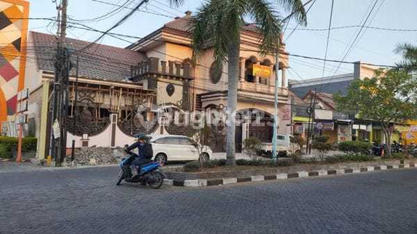2-Story Luxury House in Gresik, Strategic Location, Suitable for Residence 2-Story Luxury House in Gresik, Strategic Location, Suitable for Residence