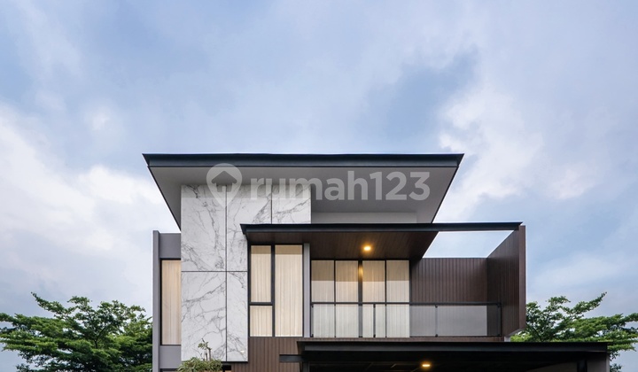Rumah Mewah Dengan Lokasi Strategis & View Eksklusif