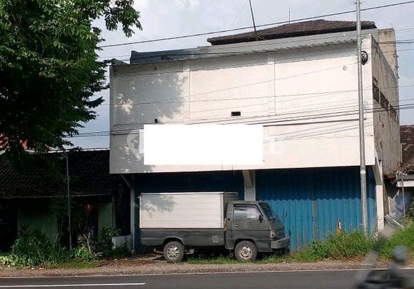 2.5-Story Shop House in Gempol, Pasuruan 2.5-Story Shop House in Gempol, Pasuruan