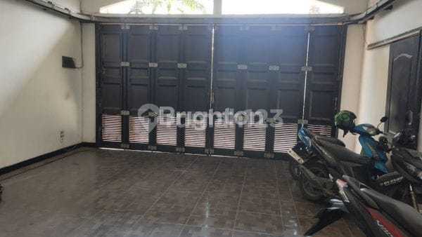 2-Story Luxury House in Gresik, Strategic Location, Suitable for Residence 2-Story Luxury House in Gresik, Strategic Location, Suitable for Residence