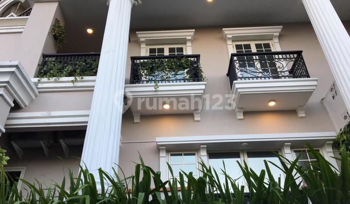 Selling Riviera Pakuwon Surabaya Town House