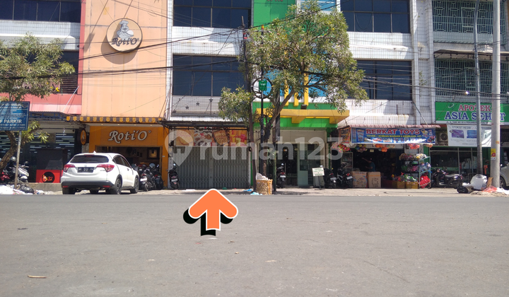 Ruko 3 Lantai Strategis di Jl. Ahmad Yani, Pekanbaru Kota