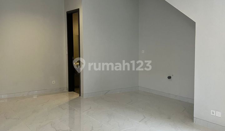 Disewakan Rumah Kuningan Village Pik 2 Semi Furnish 8X15 AC 4 + Gorden 2