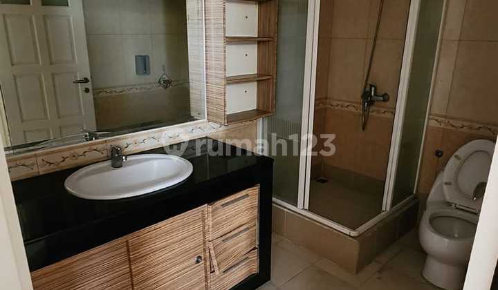 Diisewakan Townhouse Pluit Samudera 7X18 Semi Furnish 2