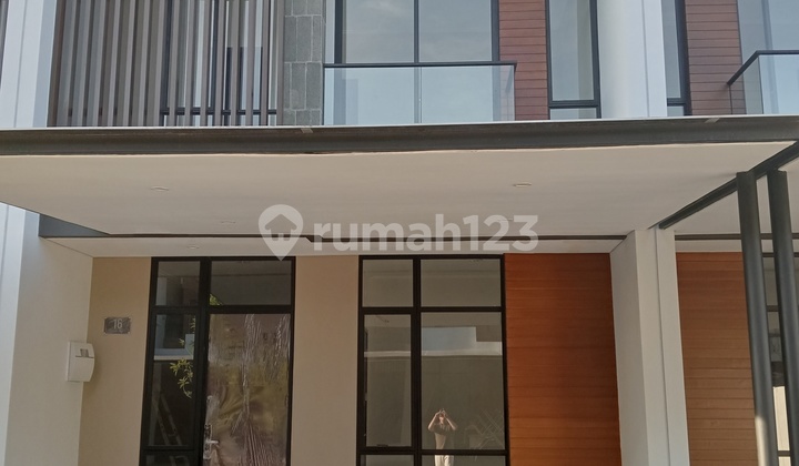 DISEWA RUMAH KUNINGAN VILLAGE PIK 2 BRAND NEW 6×15 UNFURNISH 