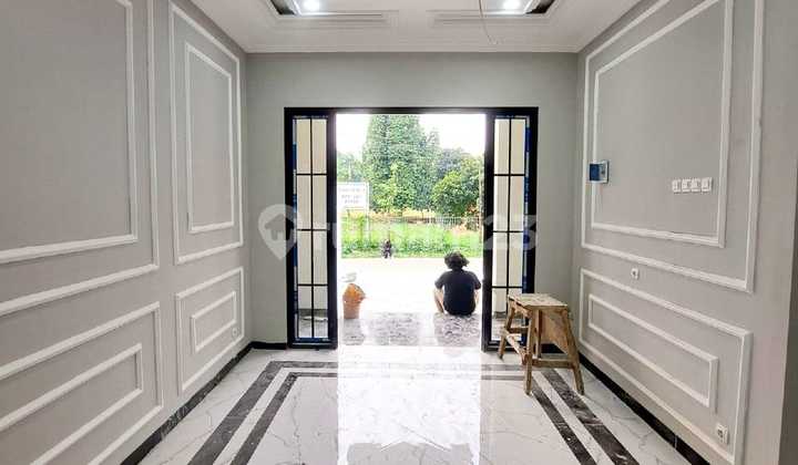 Luxurious Serene 2-Story House with Train Access in the City Center 2