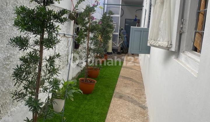 Rumah Bagus Luas dekat Stasiun di Kebayoran Lama Jakarta 2