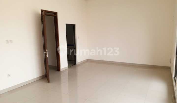 FOR SALE HOUSE IN TAMAN HOLIS INDAH 1, MINIMALIST AND COMFORTABLE RESIDENCE