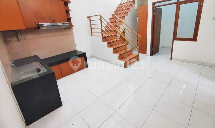 DIJUAL CEPAT RUMAH 2 LANTAI BARU RENOVASI DI TAMAN KOPO INDAH 3 (TKI3) HUNIAN NYAMAN SEMI FURNISHED  2