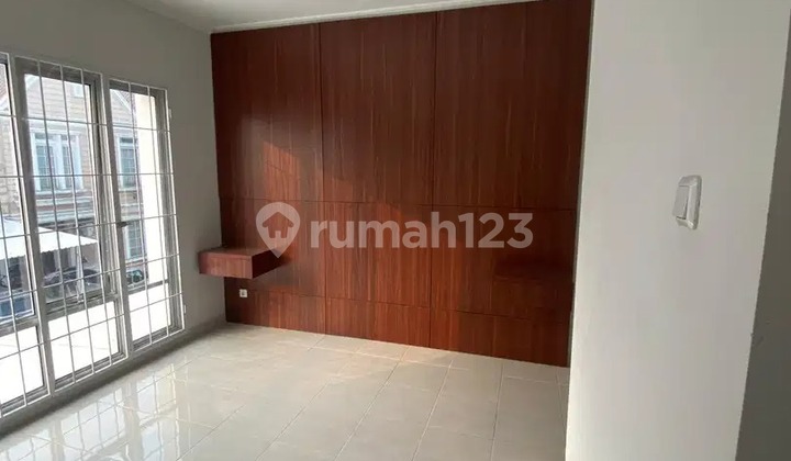 Two-Story Fully Renovated House in Boston Village, Gading Serpong, BSD City, Tangerang, Banten 2