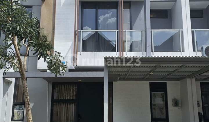 Rumah 2 Lantai Full Renovasi Yuthica Gading Serpong BSD City Tangerang Banten