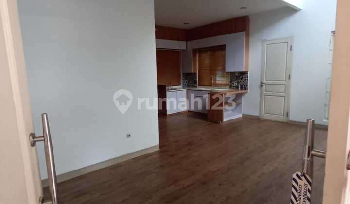 Dijual Rumah Modern 2 Lt Hook Minimalis Di Bsd Serpong Rumah Shm Di E F G H, Regensi Melati Mas, Jl. Villa Melati Mas Raya, Jelupang, Serpong Utara, Kota Tangerang Selatan, Banten, Indonesia, 15323, Serpong Utara Bagus 2