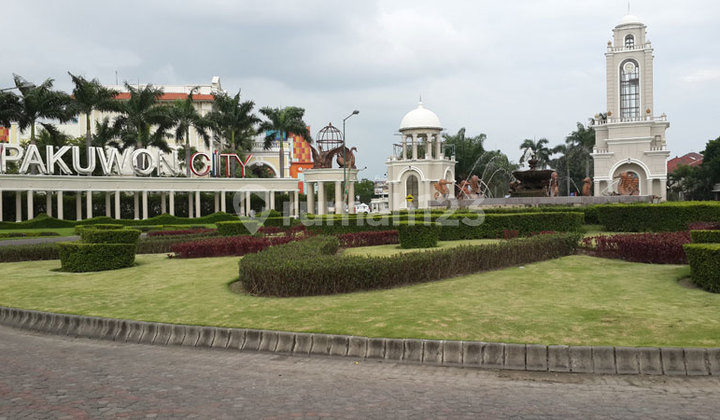 Ready-to-Live House in Virginia Regency Pakuwon City Complete Facilities