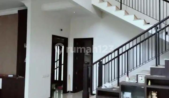 RUMAH TERAWAT GRAHA FAMILY Row 3 Mobil Longgar 