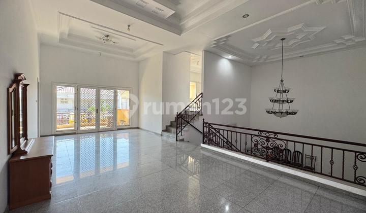 Rumah Komersial Raya Citraland Vila Taman Gapura Surabaya 2