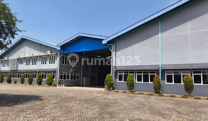 For Sale/For Lease Commercial Building Former Pandaan Factory For Sale/For Lease Commercial Building Former Pandaan Factory