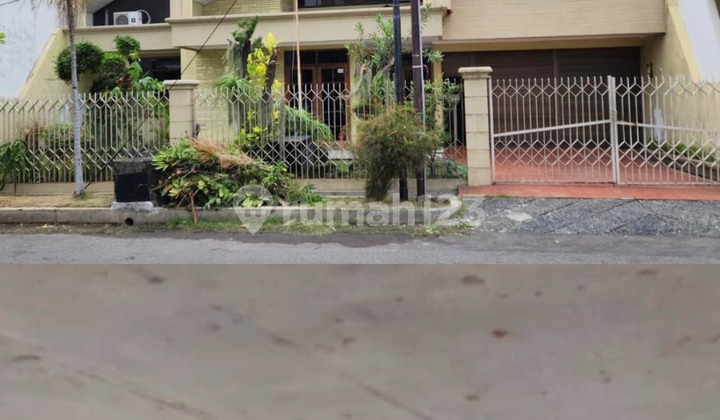 Rumah Hitung Tanah Dharmahusada Indah one gate system Area  