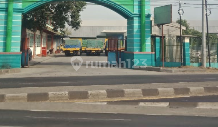 Trowulan Mojokerto Warehouse strategic Tronton intersection access