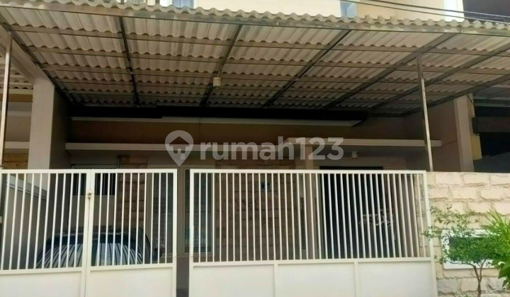 For Sale: Freehold House on Jl. Manyar Tompotika with Granite Tile Flooring.