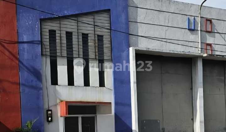 Strategic Ready-to-Use Warehouse Legundi Bizpark, 3 minutes from Krian toll gate. Strategic Ready-to-Use Warehouse Legundi Bizpark, 3 minutes from Krian toll gate.