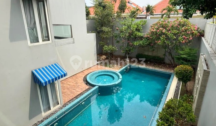 Jual/Sewa Rumah Mewah GRAHA FAMILY Full Furnished & Kolam Renang 2