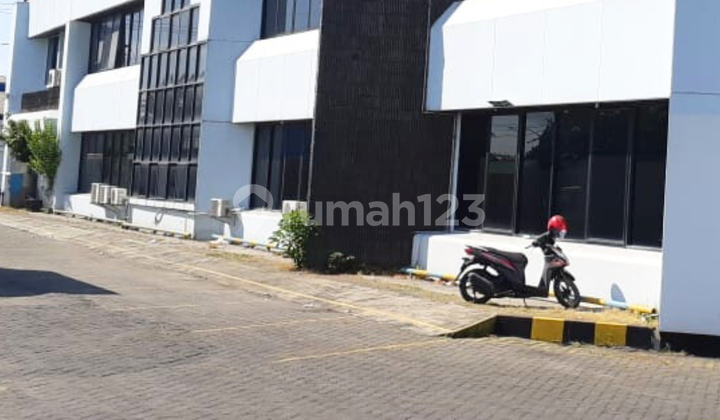 TROSOBO FACTORY in the Flood-Free Brikat Area with Elevator Goods