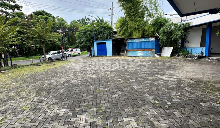 Commercial Zero Strategic Main Road Jemursari Parking for 20 cars