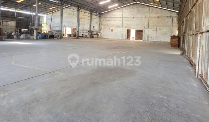 Dijualex Pabrik Gedangan Sidoarjo Kontainer 40' bisa 0 Jalan Raya