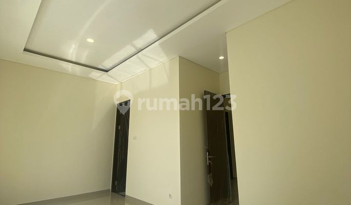 DIJUAL RUMAH BARU GRESS SELANGKAH DARI MERR 2