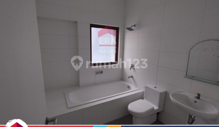 For sale semi-furnished house, strategically located in JGC, ready to occupy. 2