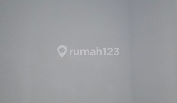 DI jual rumah siap huni letak strategis di METLAND MENTENG 2