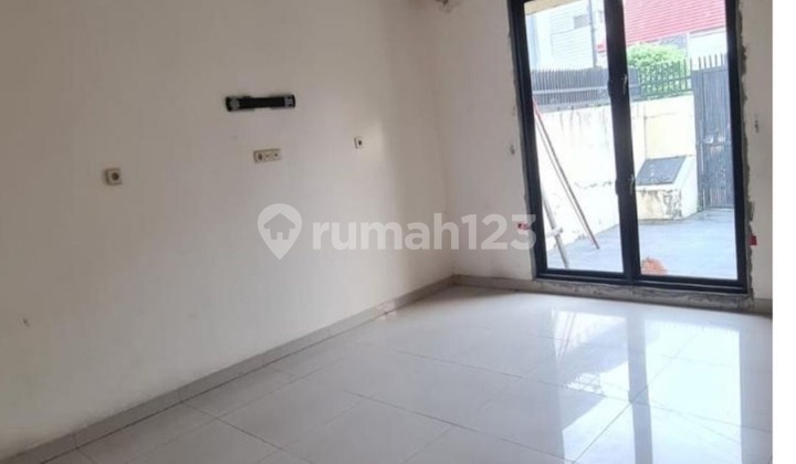 Di sewa rumah siap huni letak strategis di metland menteng 1