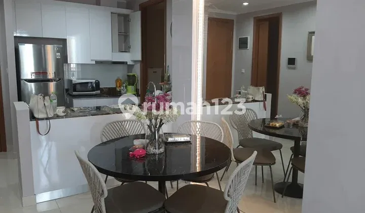 AFFORDABLE WEST JAKARTA APARTMENT FOR RENT AT TAMAN ANGGREK CONDOMINIUM NEAR CENTRAL PARK NEO SOHO FULLY FURNISHED 2 BEDROOMS 160 MILLION MODERN BEST VIEW AESTHETIC NEGOTIABLE
